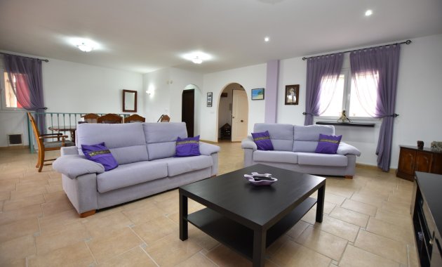Resale - Villa -
3409 - Montemar