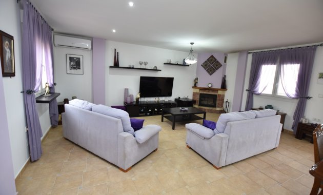 Resale - Villa -
3409 - Montemar