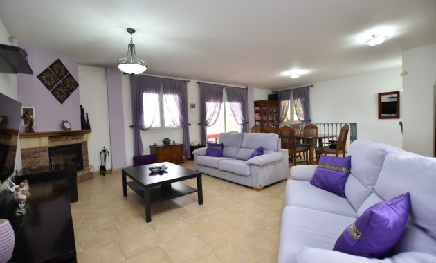 Resale - Villa -
3409 - Montemar
