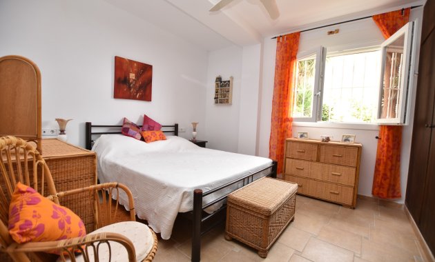 Resale - Villa -
3409 - Montemar