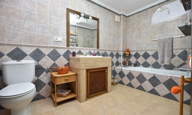 Resale - Villa -
3409 - Montemar