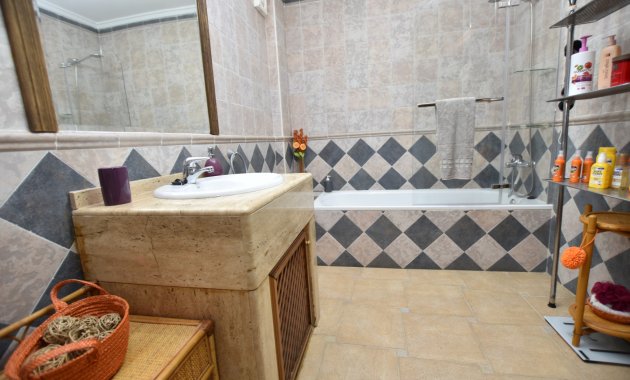 Resale - Villa -
3409 - Montemar