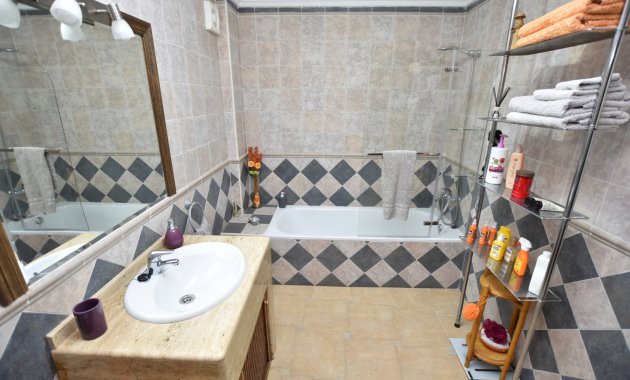Resale - Villa -
3409 - Montemar