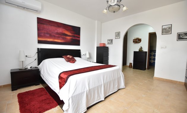 Resale - Villa -
3409 - Montemar