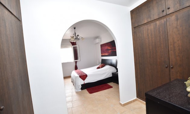 Resale - Villa -
3409 - Montemar