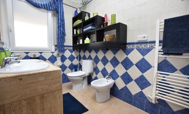 Resale - Villa -
3409 - Montemar