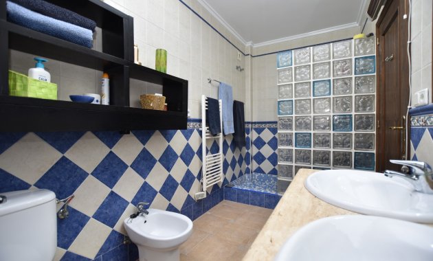 Resale - Villa -
3409 - Montemar