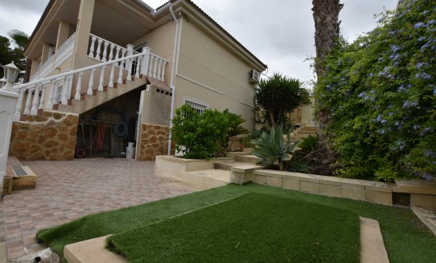 Resale - Villa -
3409 - Montemar