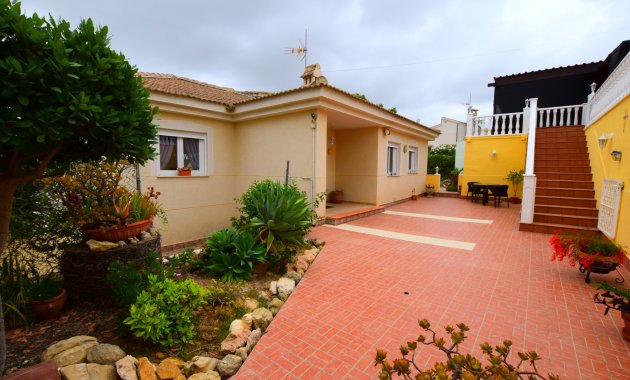 Resale - Villa -
3409 - Montemar