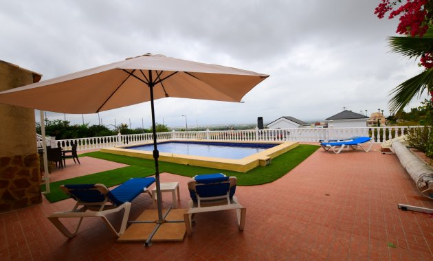 Resale - Villa -
3409 - Montemar