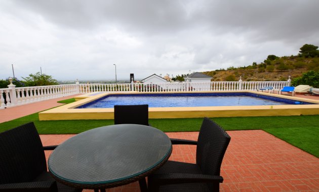 Resale - Villa -
3409 - Montemar