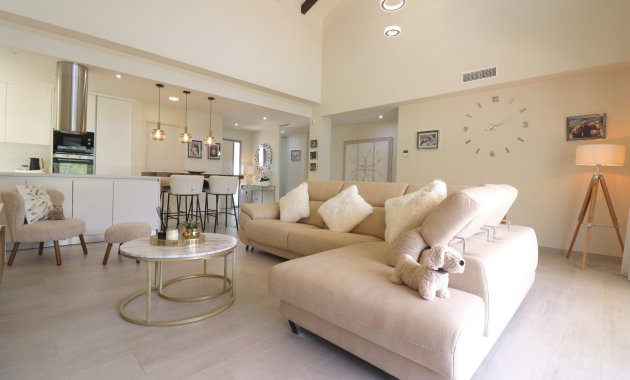 Resale - Villa -
3409 - La finca Golf