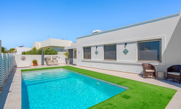 Reventa - Villa -
La Marina