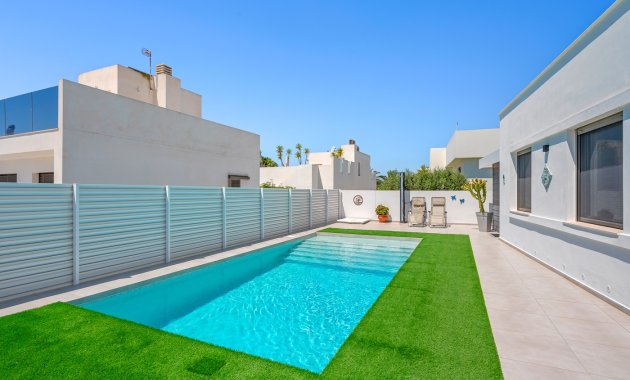 Reventa - Villa -
La Marina