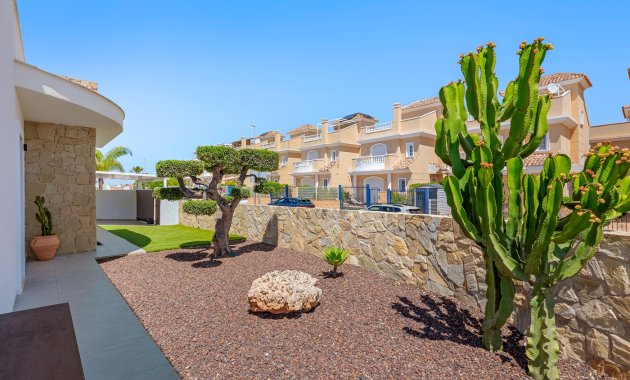 Reventa - Villa -
La Marina