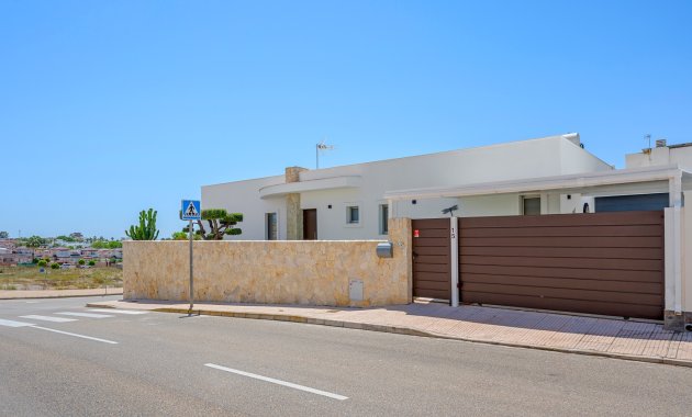 Reventa - Villa -
La Marina