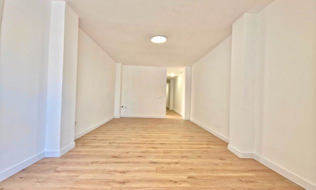 Resale - Apartment  -
Torrevieja - Playa Los Naufragos