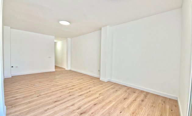 Resale - Apartment  -
Torrevieja - Playa Los Naufragos
