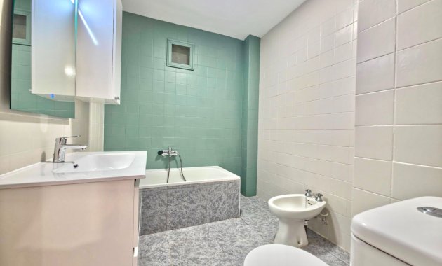 Resale - Apartment  -
Torrevieja - Playa Los Naufragos