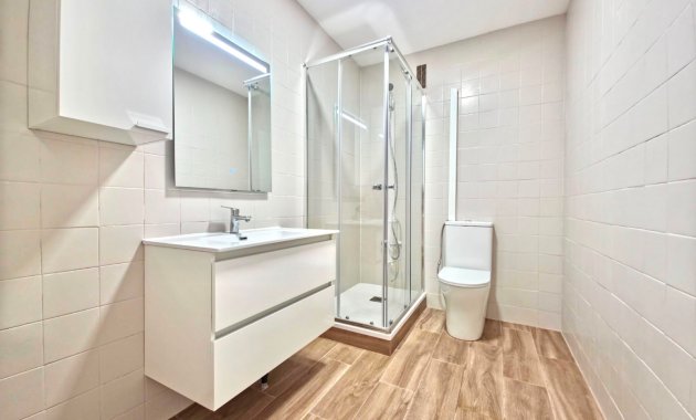 Resale - Apartment  -
Torrevieja - Playa Los Naufragos