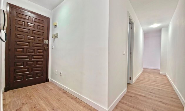 Resale - Apartment  -
Torrevieja - Playa Los Naufragos