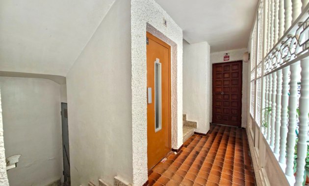 Resale - Apartment  -
Torrevieja - Playa Los Naufragos