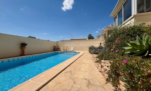 Resale - Villa -
Orihuela Costa - Villamartín