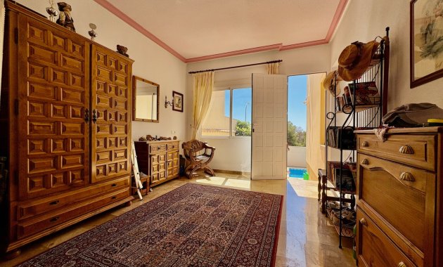 Resale - Villa -
Orihuela Costa - Villamartín