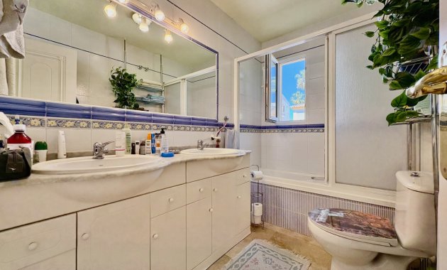 Resale - Villa -
Orihuela Costa - Villamartín