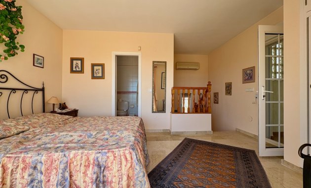 Resale - Villa -
Orihuela Costa - Villamartín