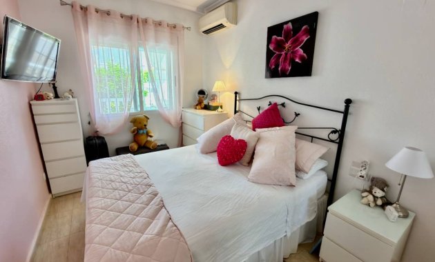 Resale - Villa -
3409 - Lo Crispin