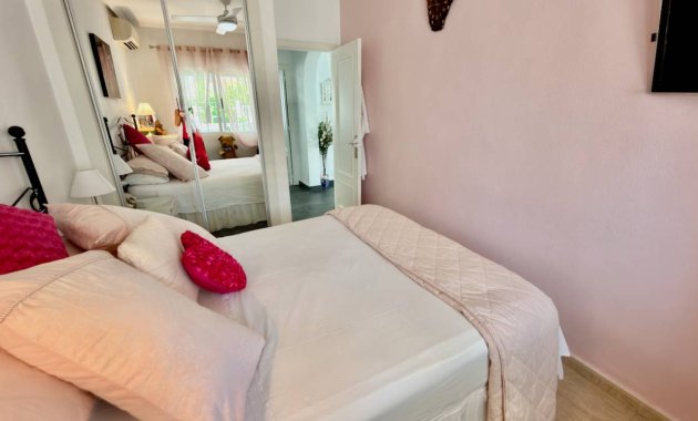 Resale - Villa -
3409 - Lo Crispin