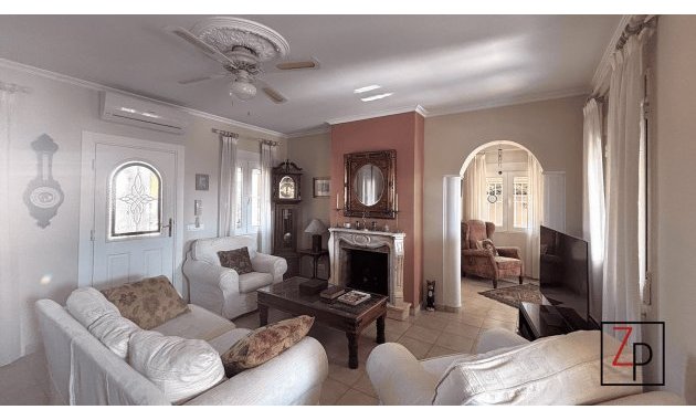 Resale - Villa -
Torrevieja - Torretas