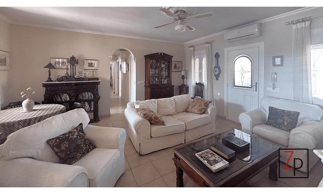 Resale - Villa -
Torrevieja - Torretas