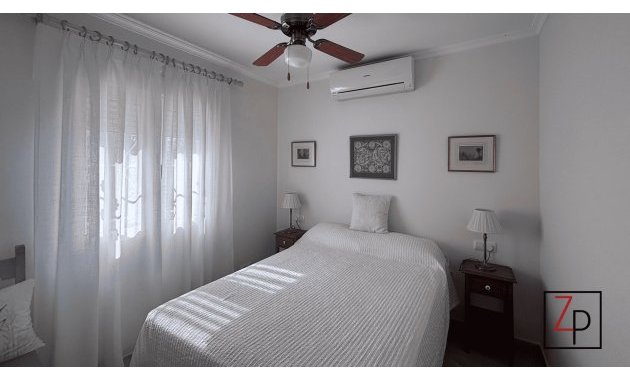 Resale - Villa -
Torrevieja - Torretas