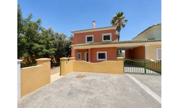 Resale - Villa -
Altaona Golf and Country Village - Altaona Golf - Country Village