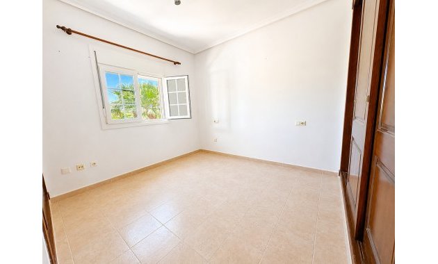 Resale - Villa -
Altaona Golf and Country Village - Altaona Golf - Country Village